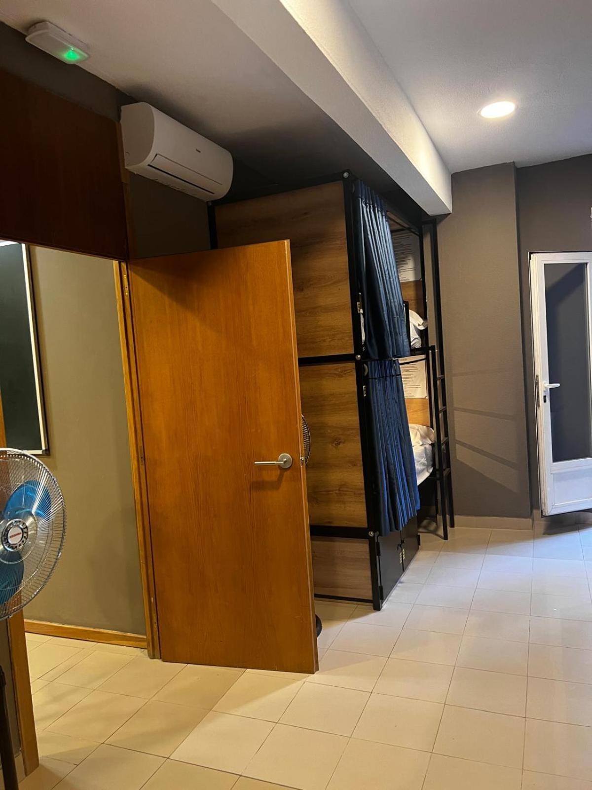 Hostel Estrella 20 Madryt Zewnętrze zdjęcie