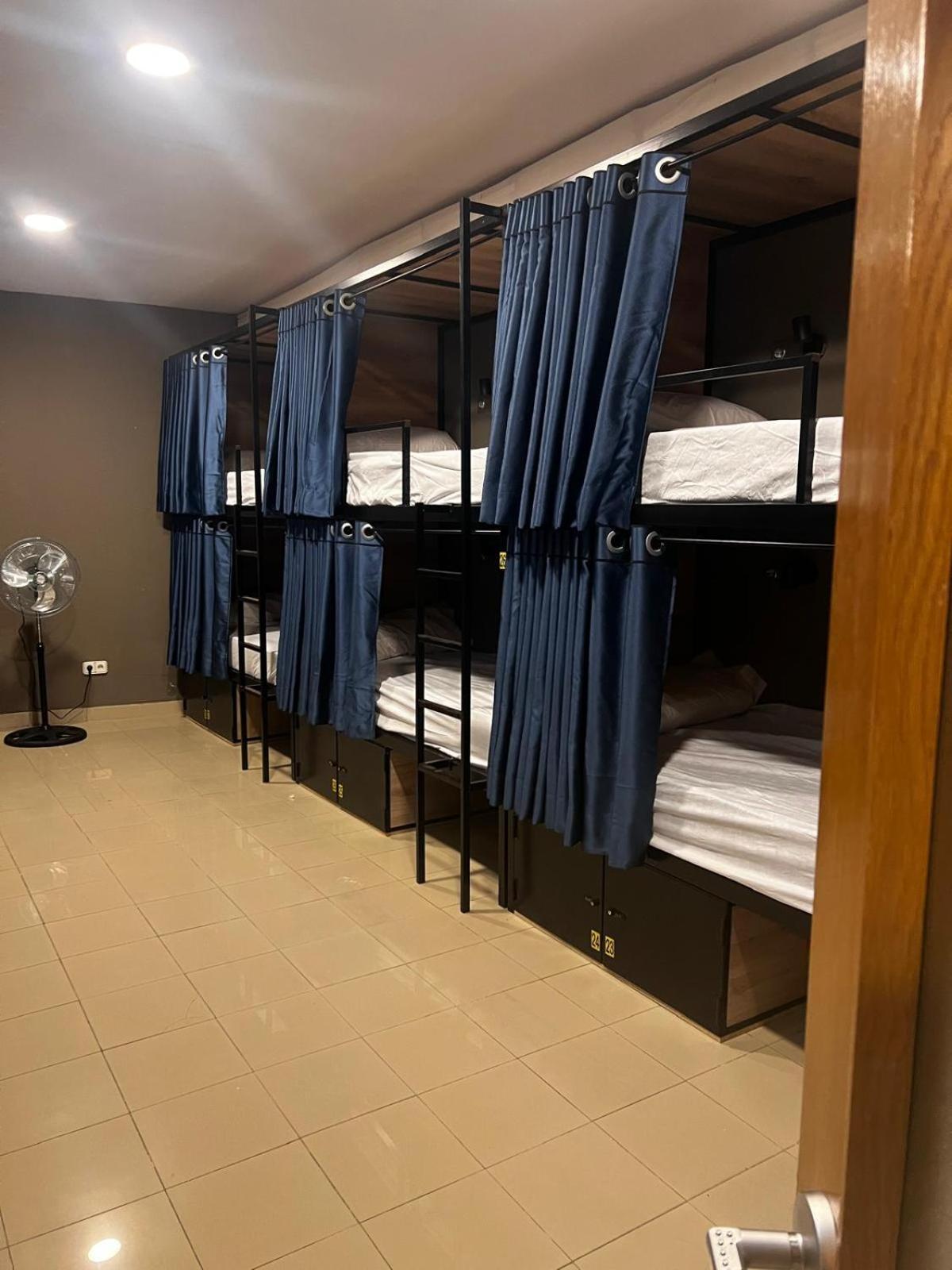 Hostel Estrella 20 Madryt Zewnętrze zdjęcie