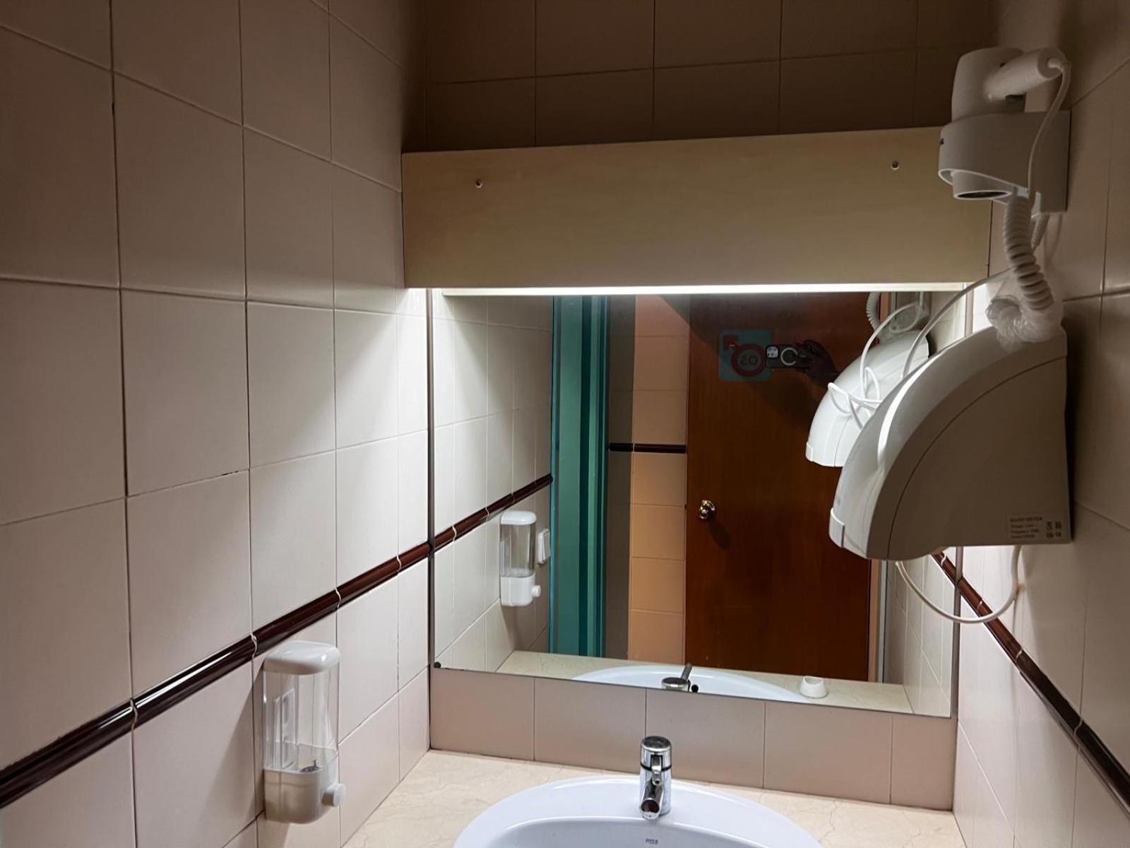Hostel Estrella 20 Madryt Zewnętrze zdjęcie