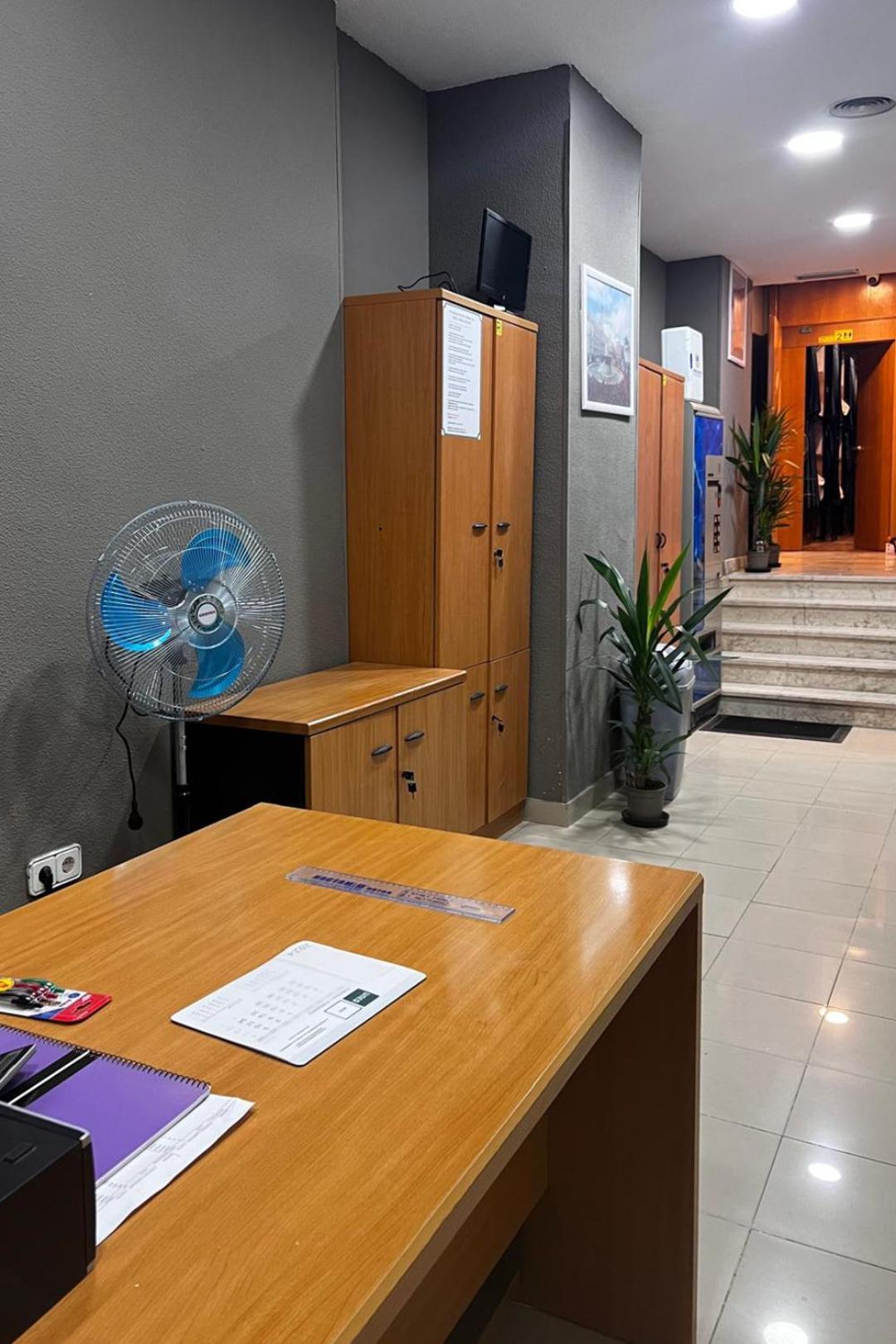 Hostel Estrella 20 Madryt Zewnętrze zdjęcie