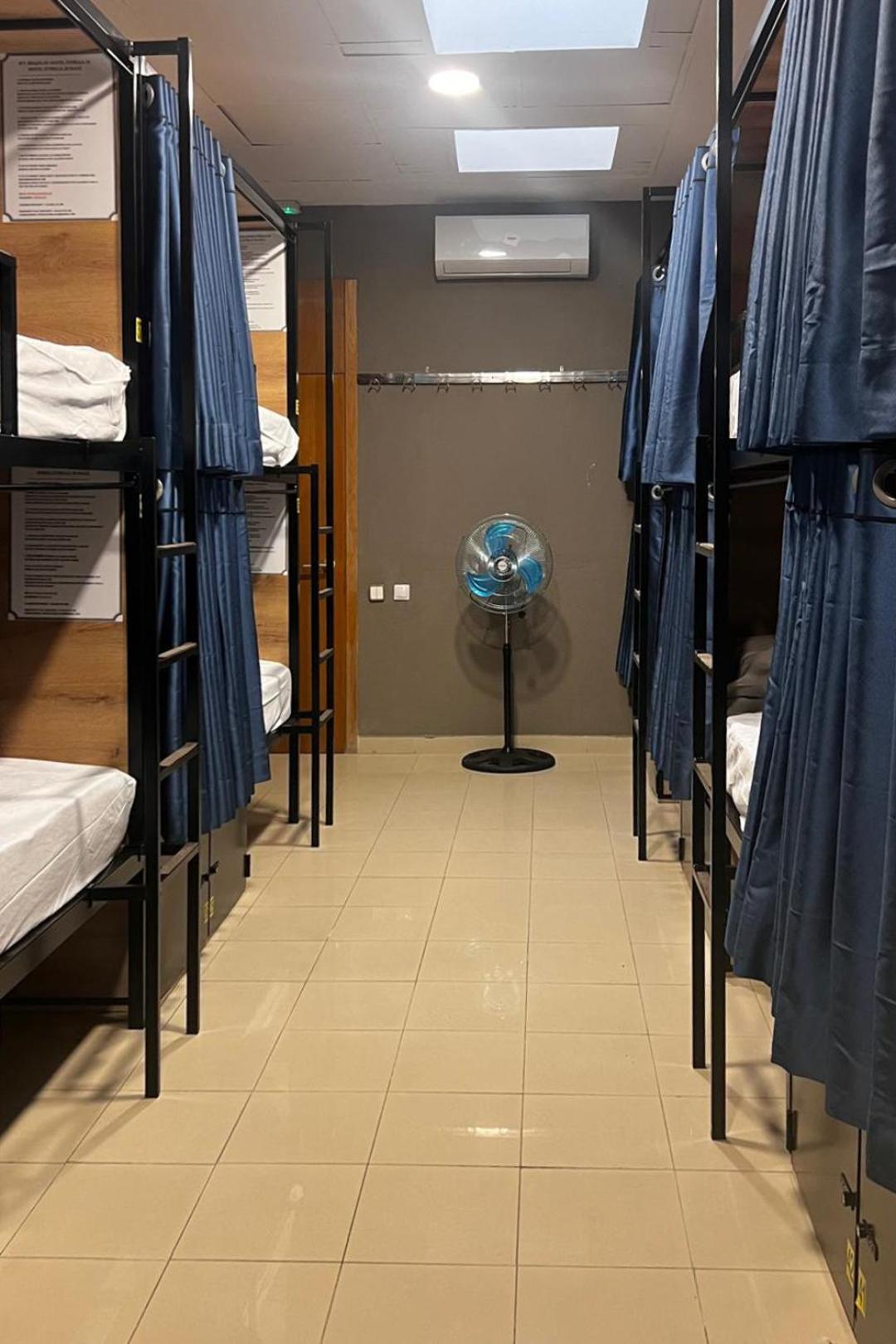 Hostel Estrella 20 Madryt Zewnętrze zdjęcie